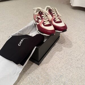 Stylish CHANEL sneakers in burgundy, pink and cream. Ideal for casual elegance.